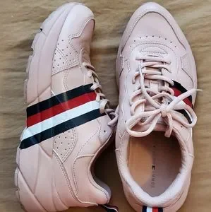 Tommy hilfiger best sale light shoes